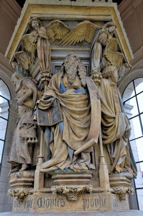 성 모세_by Claus Sluter_photo by Morio60_on the Well of Moses in Dijon_France.jpg